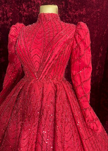 Kırmızı İşlemeli Uzun Kollu Abiye Elbise - Görsel 3