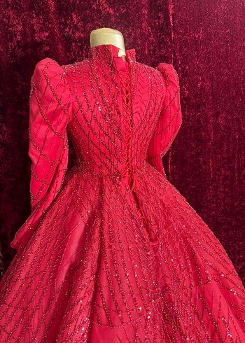 Kırmızı İşlemeli Uzun Kollu Abiye Elbise - Görsel 6