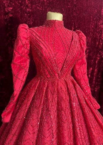 Kırmızı İşlemeli Uzun Kollu Abiye Elbise - Görsel 4