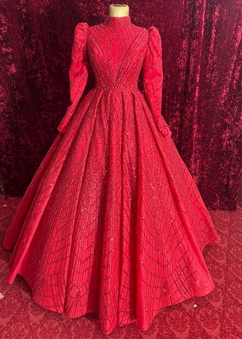 Kırmızı İşlemeli Uzun Kollu Abiye Elbise - Görsel 2