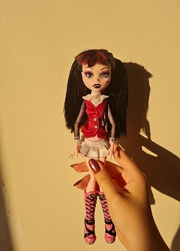 Basic Draculaura