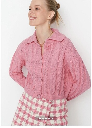 Pembe triko kazak