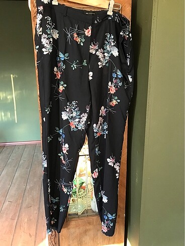Şık desenli Mango pantolon