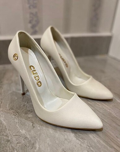 Beyaz stiletto