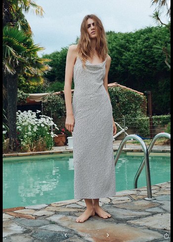 Zincir Detaylı Beyaz Puantiyeli Uzun Elbise - Görsel 2