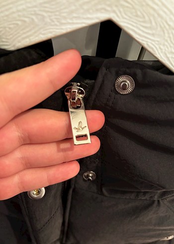 Düğmeli Siyah Kapitone Kadın Mont - Görsel 4