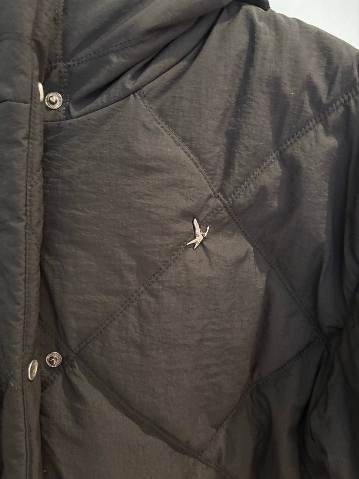 Düğmeli Siyah Kapitone Kadın Mont - Görsel 2