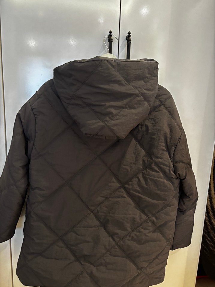 Düğmeli Siyah Kapitone Kadın Mont - Görsel 3