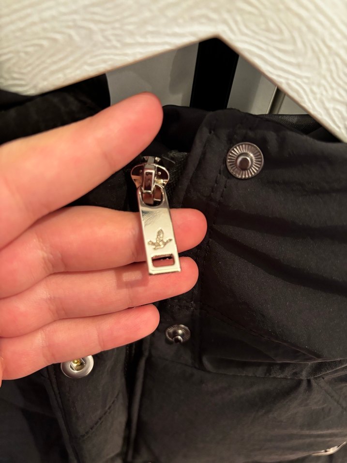 Düğmeli Siyah Kapitone Kadın Mont - Görsel 4