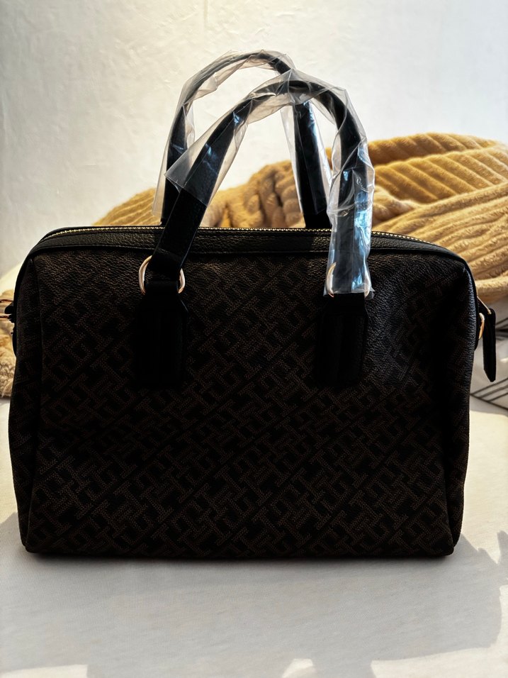 Tommy Hilfiger Kahverengi Desenli Kemerli Kadın Çanta - Görsel 3