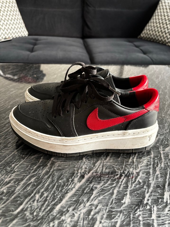 Kırmızı Detaylı Kadın Spor Ayakkabı - Görsel 2