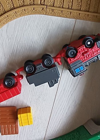 Geotrax modeli pilli motorlu lokomotif ve iki adet yük vagonu - Görsel 4