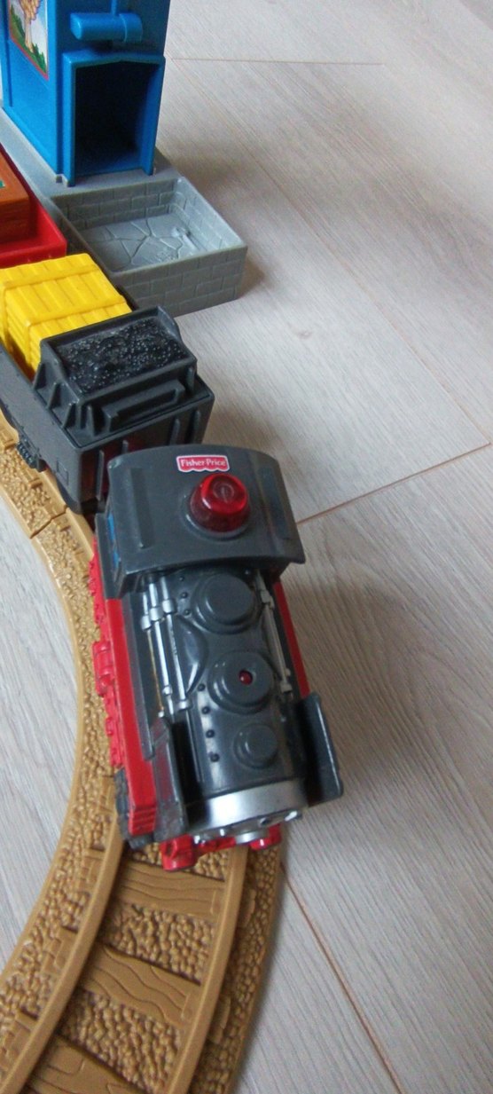 Geotrax modeli pilli motorlu lokomotif ve iki adet yük vagonu - Görsel 3