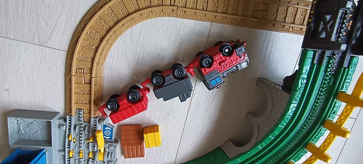 Geotrax modeli pilli motorlu lokomotif ve iki adet yük vagonu - Görsel 4