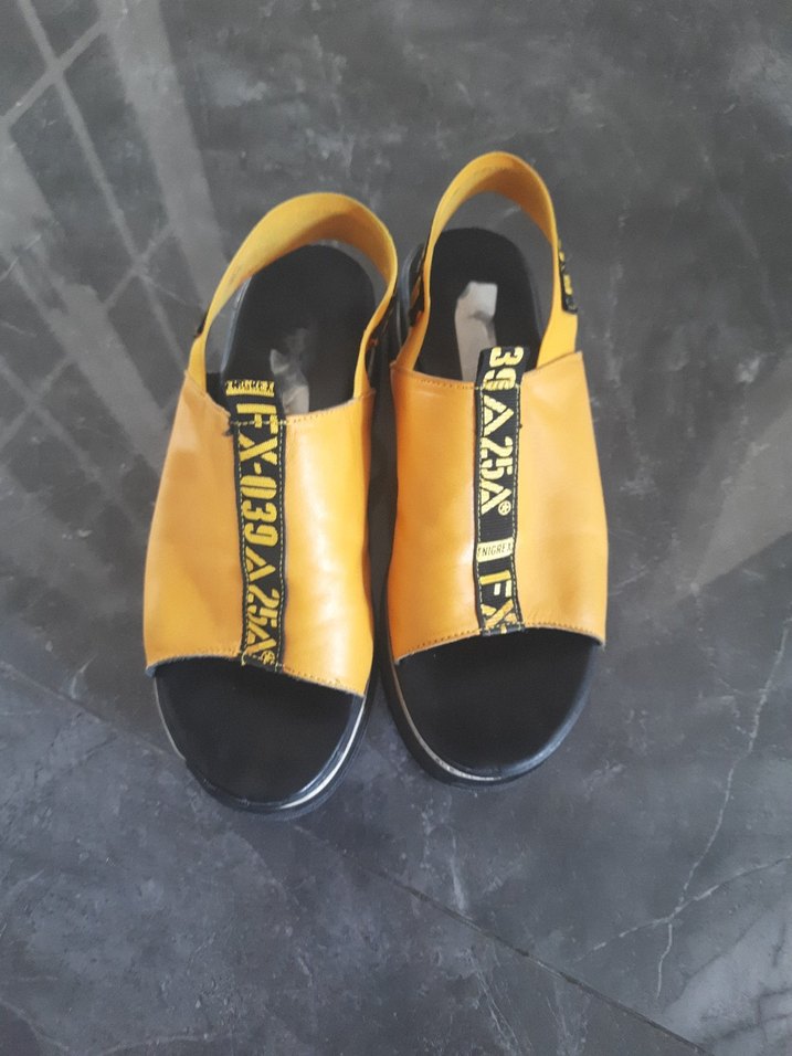 Sarı Baskılı Kadın Günlük Sandalet - Görsel 3