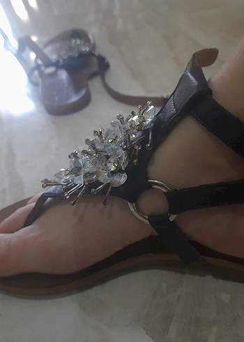 Kahverengi Deri Boncuklu Dolgu Topuklu Sandalet - Görsel 3