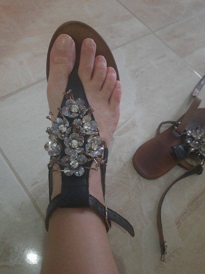 Kahverengi Deri Boncuklu Dolgu Topuklu Sandalet - Görsel 2