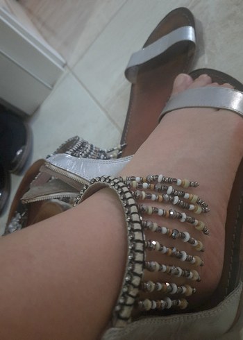 Bej Süet Zincir Detaylı Dolgu Topuklu Kadın Ayakkabı - Görsel 2