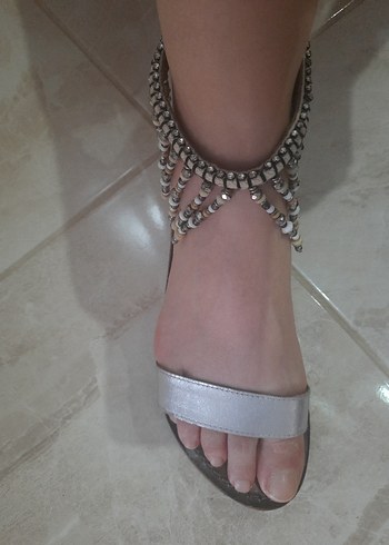 Bej Süet Zincir Detaylı Dolgu Topuklu Kadın Ayakkabı - Görsel 3