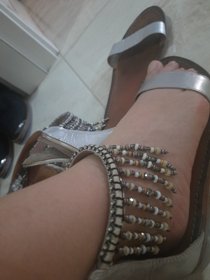 Bej Süet Zincir Detaylı Dolgu Topuklu Kadın Ayakkabı - Görsel 2