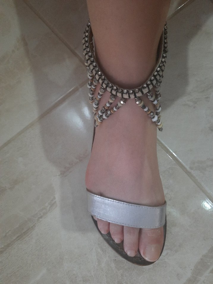 Bej Süet Zincir Detaylı Dolgu Topuklu Kadın Ayakkabı - Görsel 3