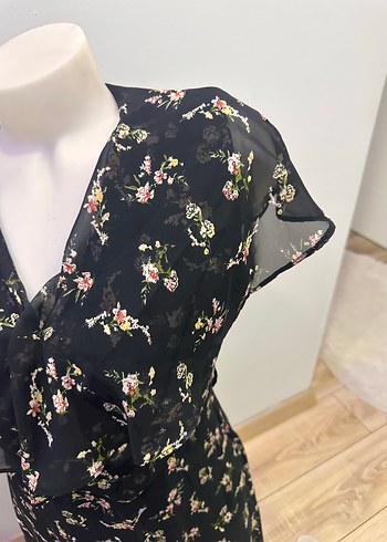 Siyah Çiçek Desenli Uzun V Yakalı Bohem Elbise - Görsel 2