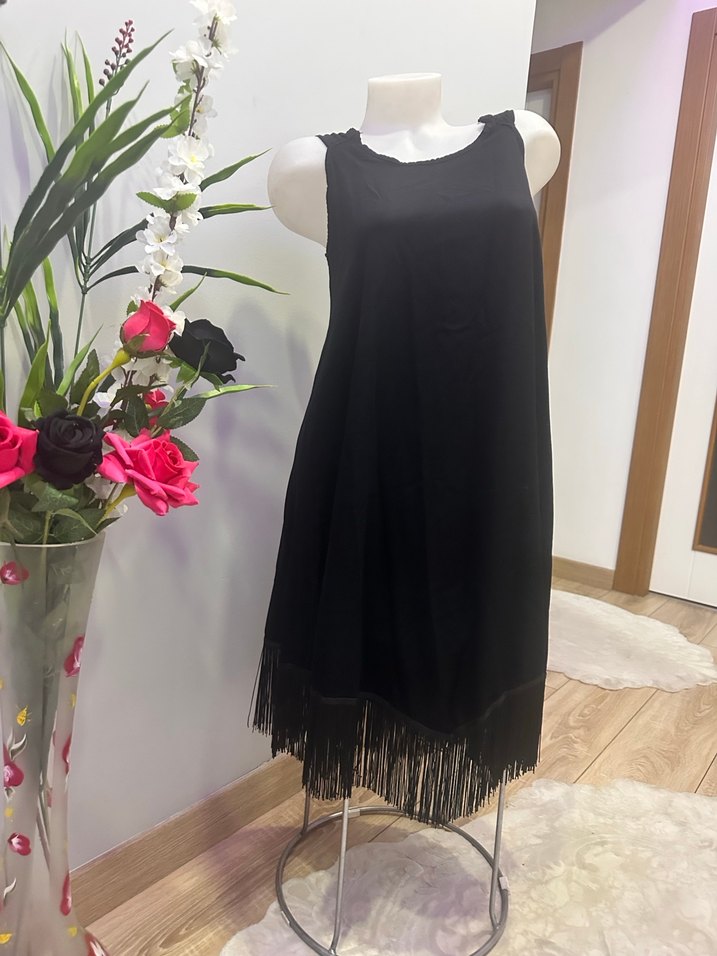 Kısa ucu püsküllü elbise - Görsel 2