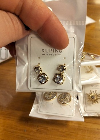 Altın Renkli Mini Taşlı Kadın Küpeler - Görsel 15