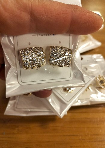 Altın Renkli Mini Taşlı Kadın Küpeler - Görsel 6