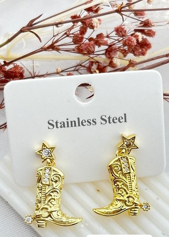 Altın Renkli Mini Kelebek Küpeler - Görsel 4