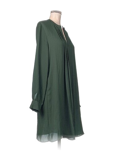 H&M H&M Kısa Elbise %70 İndirimli.