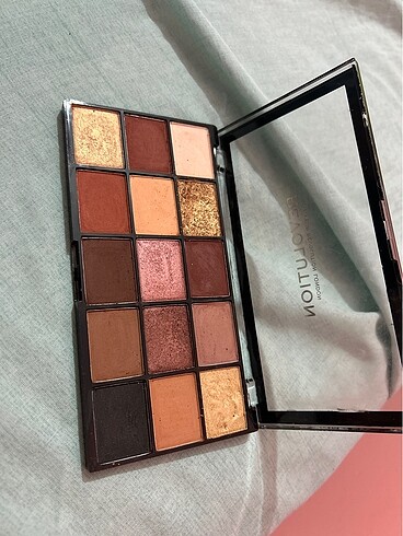 Revolution far paleti VELVET ROSE
