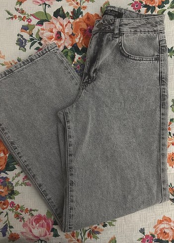 Gri Batik Desenli Düğmeli Bol Kesim Kadın Jean