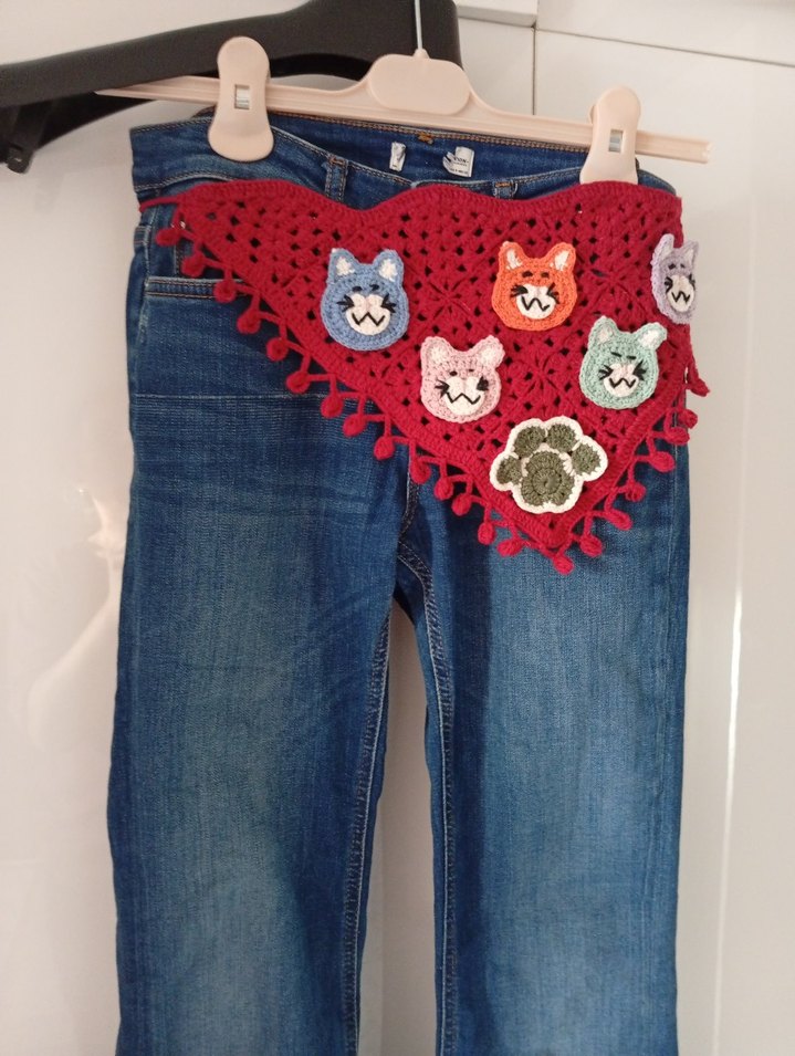 Renkli Nakışlı Örgü Kedi Bandanası - Görsel 2