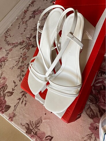 Pull&bear topuklu sandalet