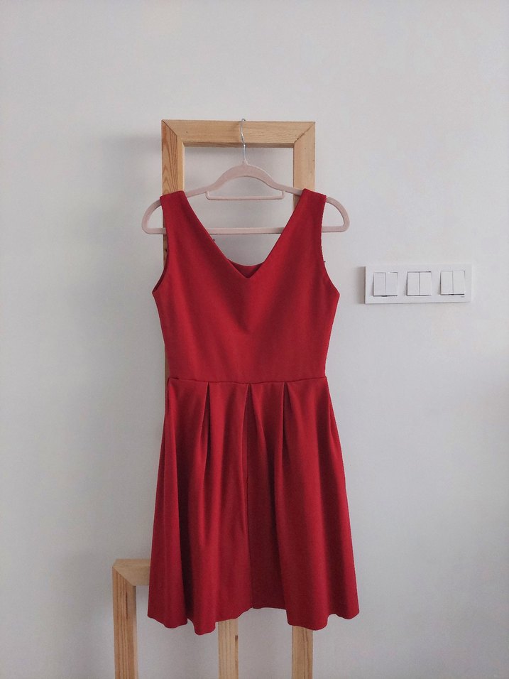 Kırmızı V Yaka Nakışlı Midi Çocuk Elbisesi - Görsel 2