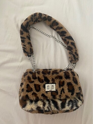 Stradivarius leopar peluş çanta