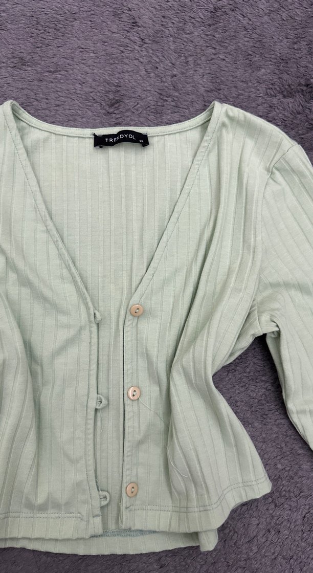 Düğmeli V Yakalı Yeşil Kadın Hırka - Görsel 2