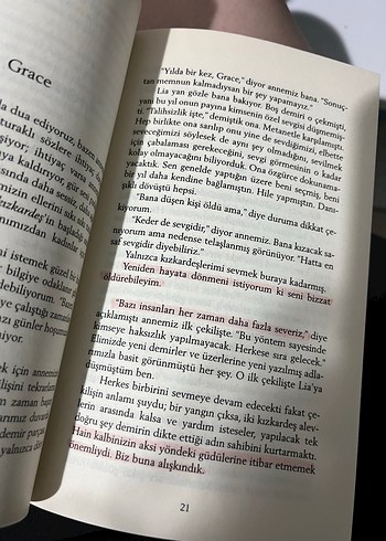 Beden Renk Su Kürti - Sophie Mackintosh Roman