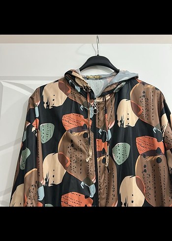 Kadın Kapüşonlu Bağcıklı Renkli Yağmurluk - Görsel 2