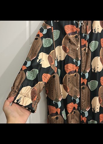 Kadın Kapüşonlu Bağcıklı Renkli Yağmurluk - Görsel 4