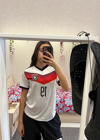 V Yaka Beyaz Spor Tişört