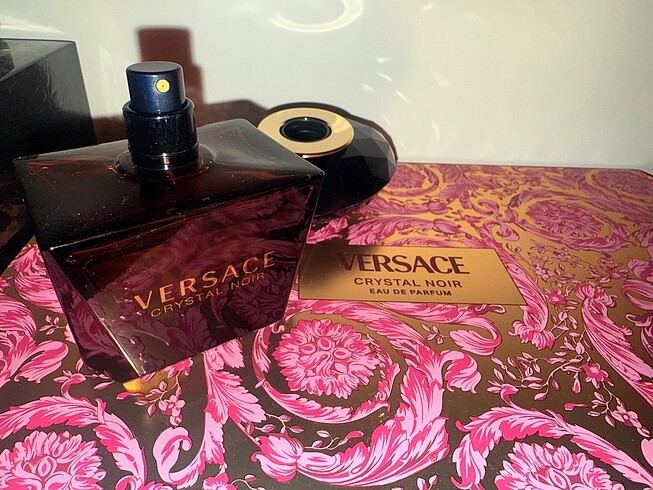Beden Renk Versace Crystal Noir Parfüm