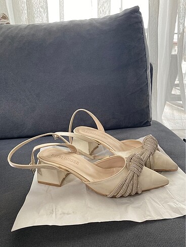 Beyaz topuklu ayakkabı - Görsel 2