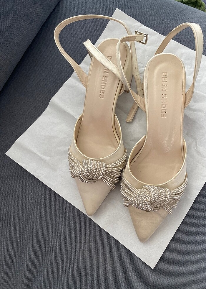 Beyaz topuklu ayakkabı - Görsel 3