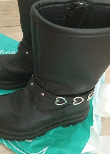 Tokalı Siyah Kız Çocuk Botu - Görsel 3