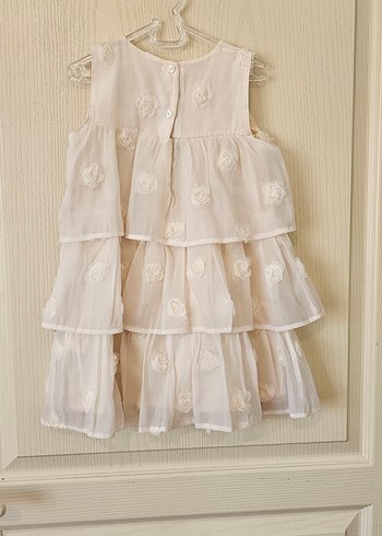 LC Waikiki Kız Çocuk Beyaz Kat Kat Nakışlı Elbise