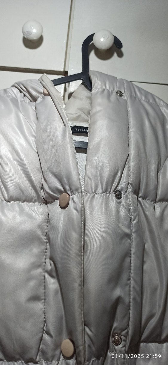 Gri Kapüşonlu Kadın Şişme Yelek - Görsel 3