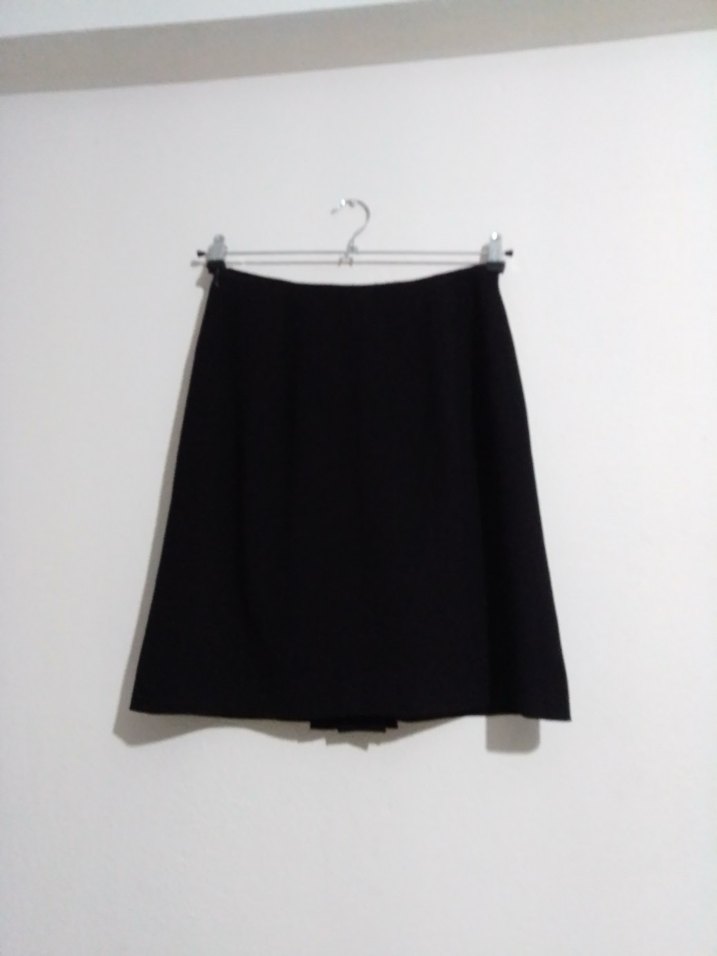 Siyah Pileli kumaş kısa etek - Görsel 4