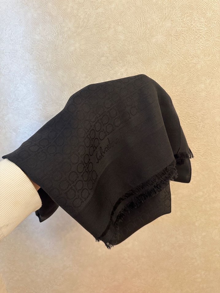 Salvatore Ferragamo Şal - Görsel 4